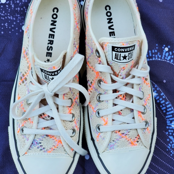 Converse Women's Chuck Taylor "Boho Crochet" - Picture 3 of 9